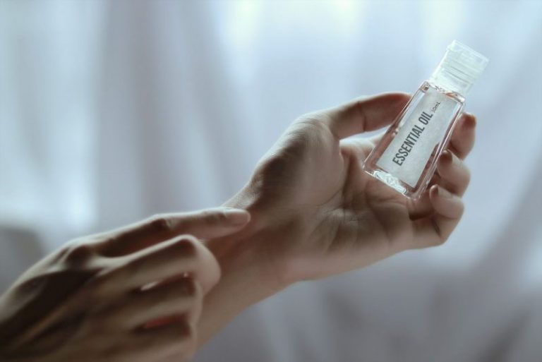How to Start a Career as an Aromatherapist