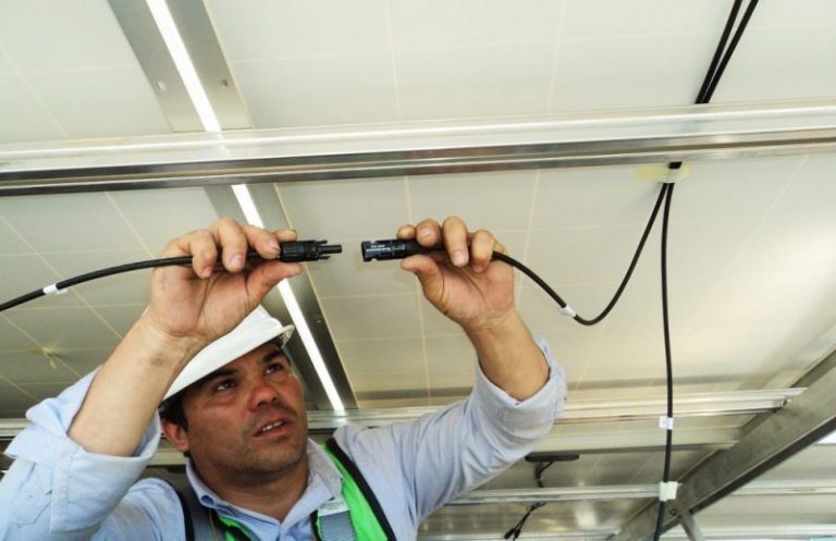 How to Get a Job as a Telecom Technician 1