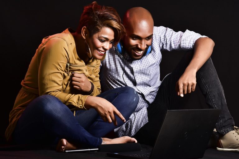Top 5 Websites That Pay Writers For Cracking Jokes 9