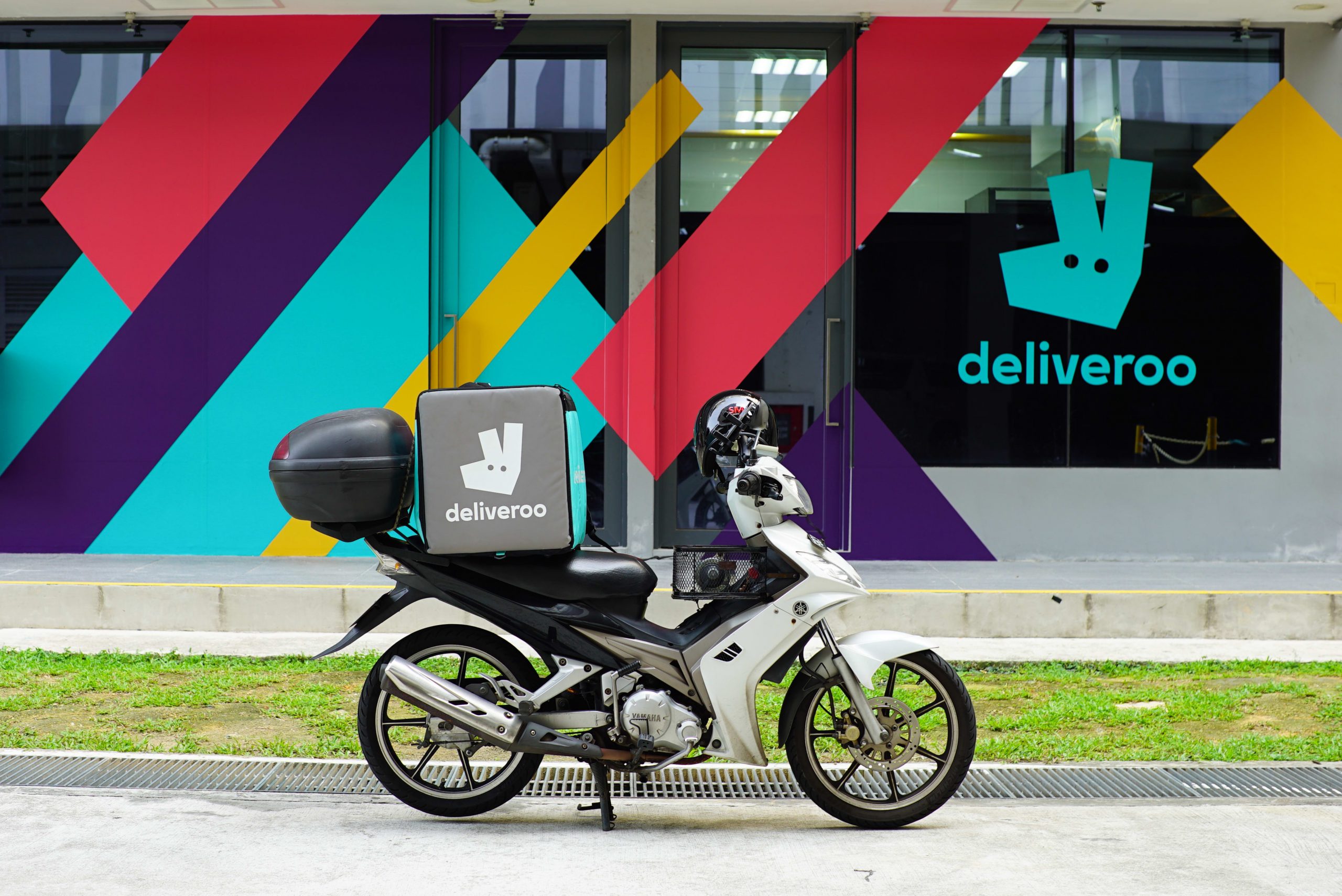 Deliveroo Jobs: How To Work In Food Delivery Service 1