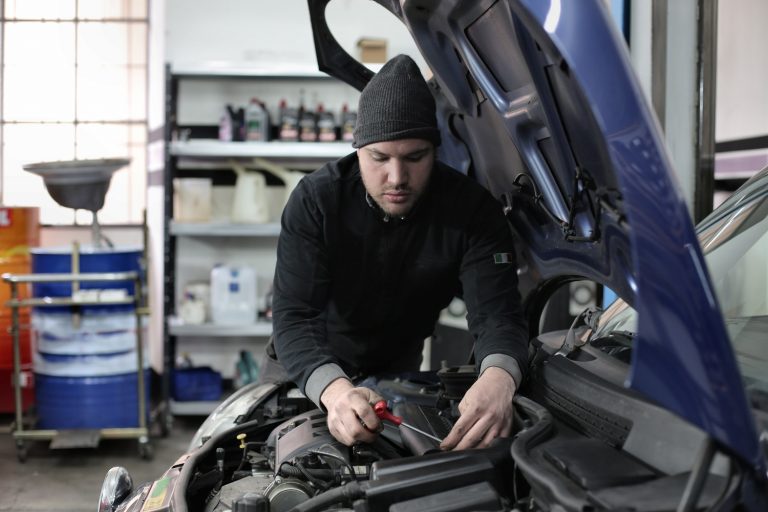 How to Become an Automotive Technician 1
